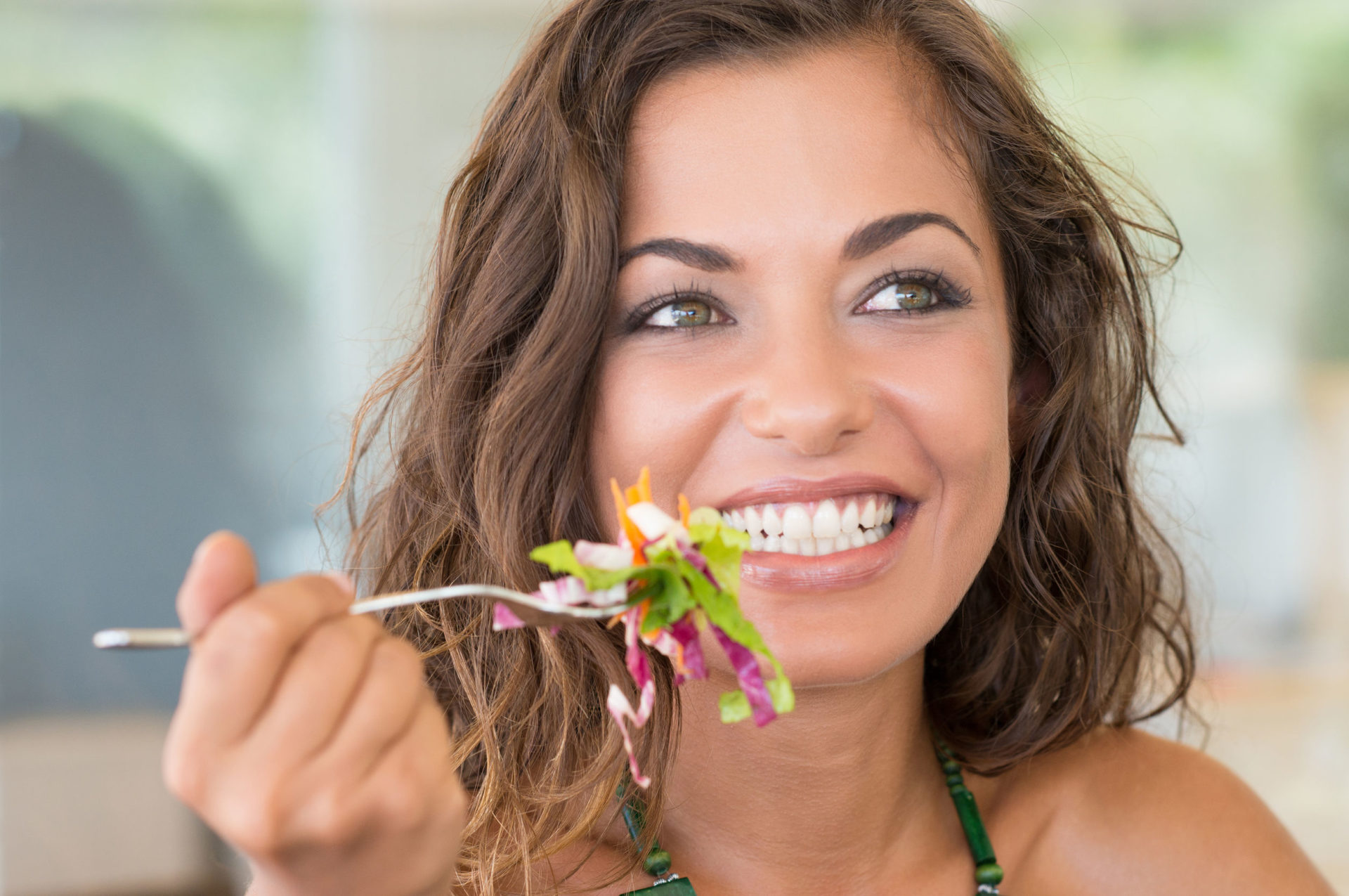 ¿Tendrás problemas para comer con normalidad si usas Invisalign?