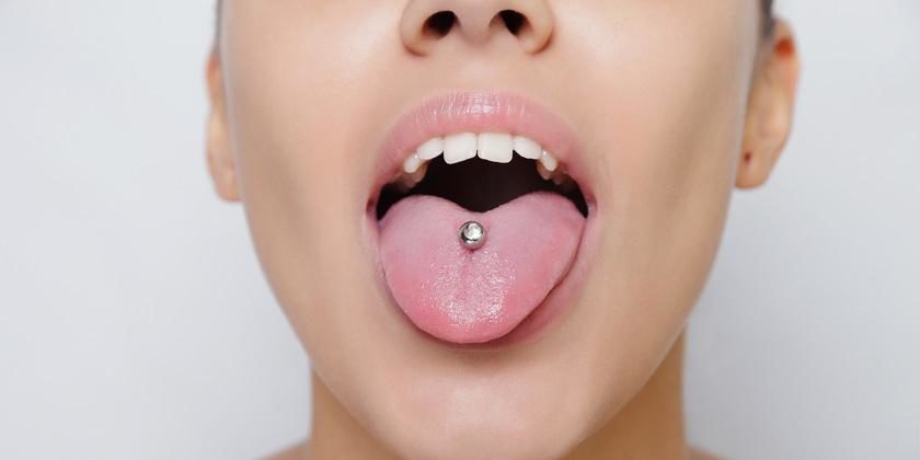 ¿Estás pensando en ponerte un piercing en la boca? Lee primero este post