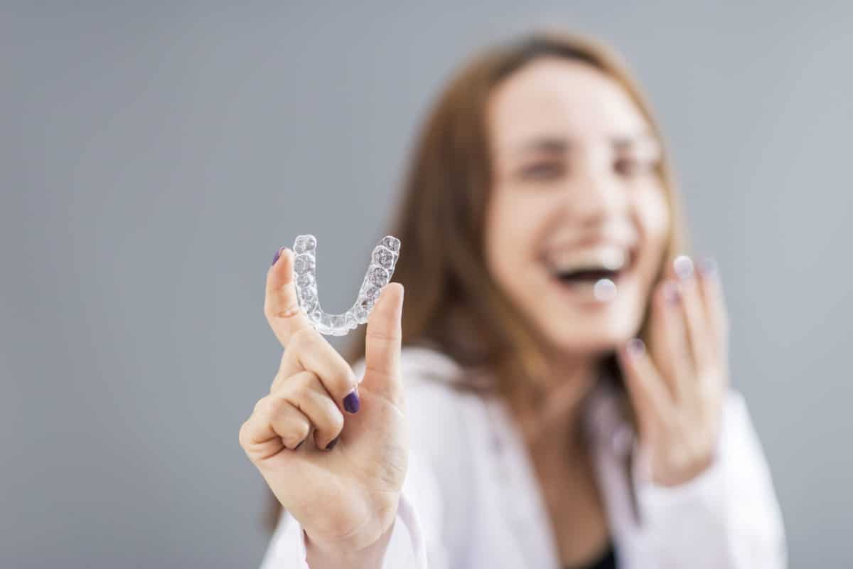 Seguimos comparando la ortodoncia de brackets con Invisalign, ¿cuál te gusta más?