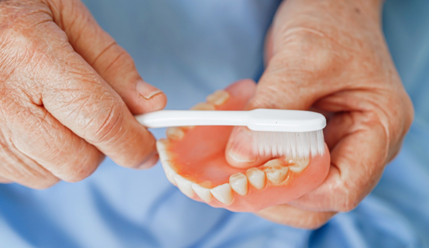 Prótesis dental híbrida, una solución que te acompañará durante mucho tiempo