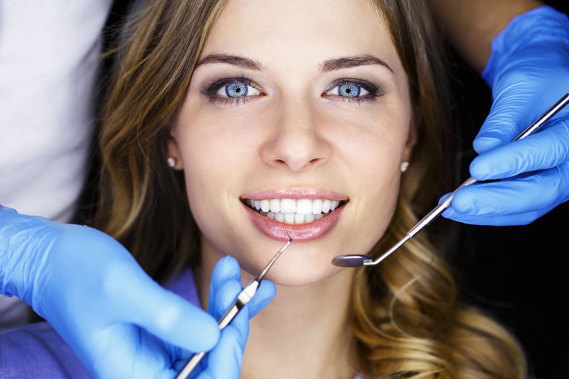 ¡Comienza el Año con una Sonrisa Radiante en la Clínica Dental Dra. Cuadrado!  Oferta Exclusiva de Enero: Revisión + Limpieza Dental Gratuita
